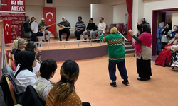 Bayburt'ta Engelsiz Yaşam Merkezi sakinlerine türkü ziyafeti