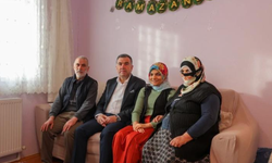 Sosyal medya üzerinden pasta-börek satarak geçimini sağlayan aileye Vali Eldivan’dan moral ziyareti