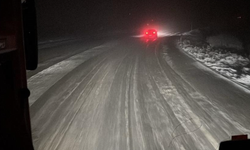 Kop Geçidi’nde tipi ve fırtına etkili oldu