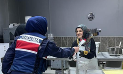 Bayburt jandarması kadın esnaf ve öğretmenlerin kadınlar gününü kutladı