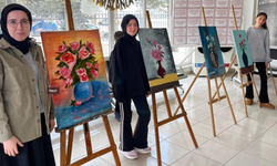 Bayburt'ta öğrencilerin 'Kadınlar Günü' sergisi açıldı