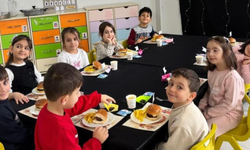 Aydıntepe’de anaokulu öğrencilerine tekne orucuyla Ramazan anlatıldı