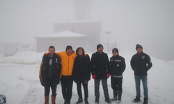 Zirvede kar eğlencesi! Bidonlarla kaydılar, traktörle kızak çektirdiler