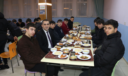 Of Kaymakamı Akça lise öğrencileriyle iftar yaptı