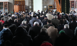 "Çifte bayram" coşkusu: Vatandaşlar camilere akın etti