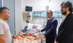 Hastanede tedavi gören vatandaşlara bayram ziyareti