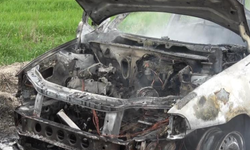 Bafra’da otomobil alevlere teslim oldu