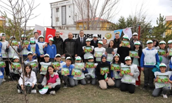 Bayburt'ta öğrenciler Orman Haftası kapsamında fidan dikti