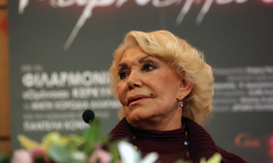 Konser sırasında felç geçirdi! Ünlü sanatçı hayatını kaybetti