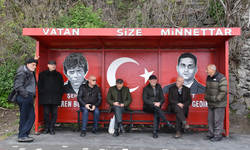 Şehitlere resimlerini çizerek gösterdikleri vefayı Trabzon'a taşıdılar