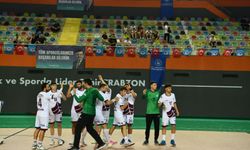 Büyükşehir Hentbol takımı farka gitti!