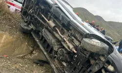 Muş’ta yolcu minibüsü dere yatağına yuvarlandı: 16 yaralı