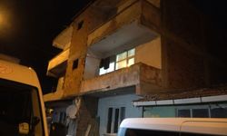 Evinde uyurken balkondan giren  kişi tarafından öldürüldü