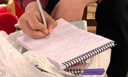 Saldırıda hayatını kaybeden öğrencilerin mezarlarına bırakılan notlar duygulandırıyor