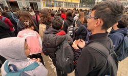 Kahramanmaraş’ta öğrenciler, saldırıda hayatını kaybedenler için dua etti