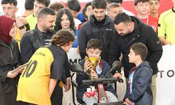 DMD hastası Berkay ve Eren kardeşlere futsal turnuvası ile umut oldular