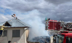 Ahırda çıkan yangın eve sıçramadan söndürüldü
