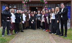 Trabzon'da 65 yaş üstü kadınlar hem öğreniyor hem sosyalleşiyor