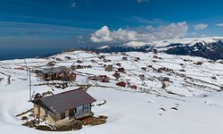 Trabzon'un yüksek kesimleri beyaz örtüye büründü