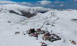 Trabzon'da yaylalar kar altında kaldı