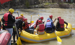 Gümüşhane'de Kelkit Çayı'nda rafting heyecanı