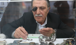 Trabzonlu 73 yaşındaki saat ustası yarım asırdır zamana ayar veriyor!