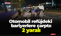 Otomobil refüjdeki bariyerlere çarptı: 2 yaralı