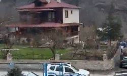 İhbar üzerine okula giden polislere unutamayacakları sürpriz...