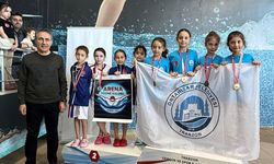 Ortahisar Belediyespor’un minik yüzücüleri 28 madalya kazandı