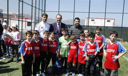 Başkan Genç öğrencilerin futbol heyecanına ortak oldu