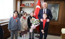 Başkan Sarıalioğlu koltuğunu minik Asya'ya devretti