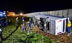 Taraftarları taşıyan midibüs devrildi: 25 yaralı