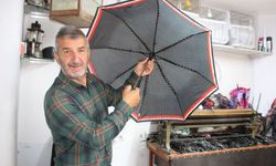 Yağmurun başkentinde 40 yıldır şemsiye tamir ediyor
