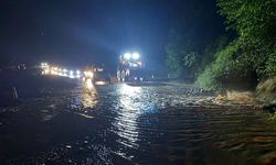Araklı ilçesinde şiddetli yağış sonrası kapanan yollar açıldı