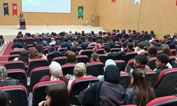 Bayburt'ta üniversite öğrencilerine bağımlılıkla mücadele anlatıldı
