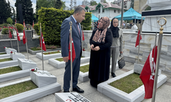 Trabzon Valisi Şahin'den şehitliğe ziyaret