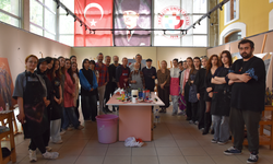 Trabzon'da üniversite öğrencileri çalıştayda ressamlarla buluştu