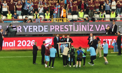 Başkan sahaya indi fırsat bildi! futbolculara tek tek maç öncesi başarılar diledi