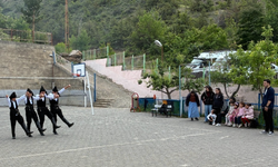 Yusufeli’nde öğrenciler horon öğreniyor
