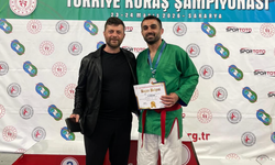 Düzköy Belediyesi sporcularından Türkiye Kuraş Şampiyonası’nda tarihi başarı