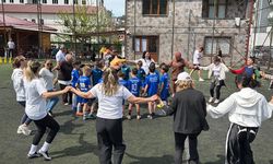 Hopa'da Anneler Günü yeşil sahada kutlandı