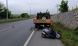 Park halindeki kamyonete çarpan motosikletin sürücüsü öldü