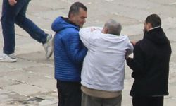 Merdivenden inerken düşen 2 kişinin yardımına vatandaşlar koştu
