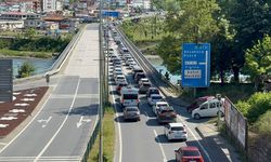 Bayram dönüşü trafik kilitlendi