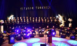Trabzon'da sağlıkçılardan oluşan koro konser verdi