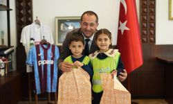 Minik öğrencilerden Başkan Ekim’e anlamlı ziyaret