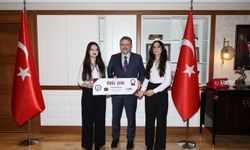 Başkan Genç hukuk öğrencilerini ödüllendirdi
