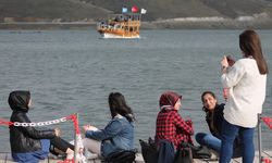 1700 rakımdaki doğa harikası göl turistlerin ilgi odağı