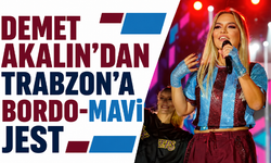 Demet Akalın’dan Trabzon’a bordo-mavi jest