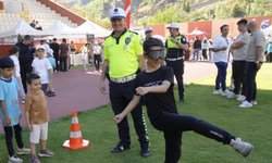 Gümüşhane'de çocuklar spor şenliğinde eğlenceli vakit geçirdi